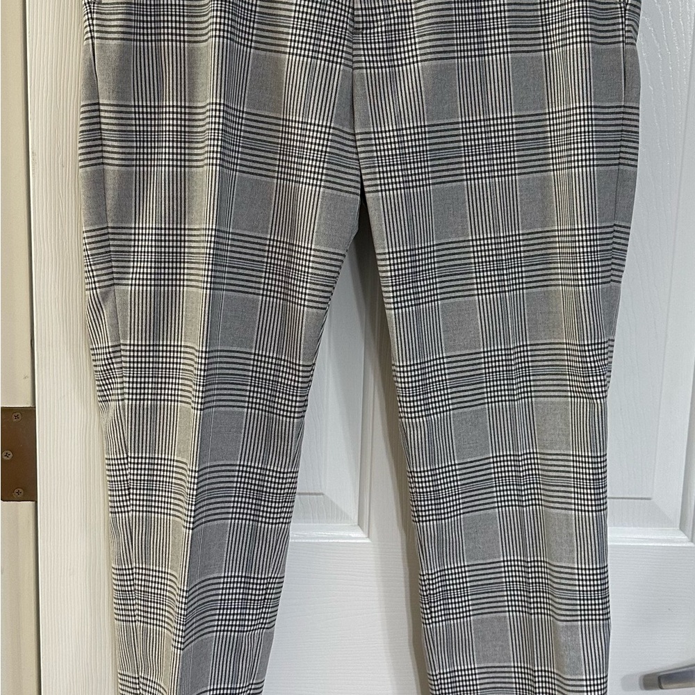 Men's H&M Gray black blue Plaid Pants size 30 slim, length 29”. EUC
